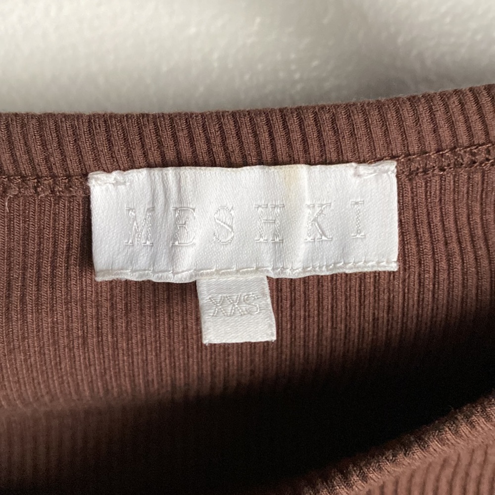Meshki Caroline Long Sleeve Ribbed Fitted Cropped Top ( size XXS ) - Picture 5 of 5